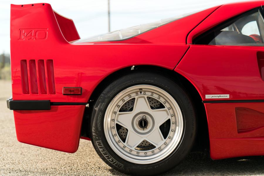Детали экстерьера Ferrari F40 1989 года  (NA) (фото 6 из 40)
